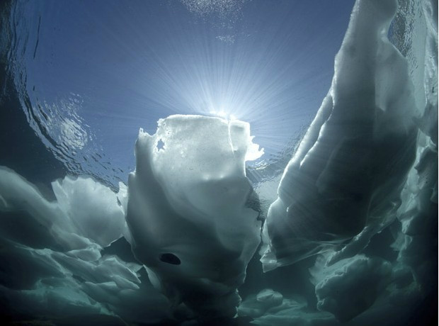 潜入仙境奇观的冰河